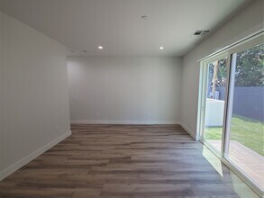 2337 S Crenshaw Blvd, Unit 2337 in Los Angeles, CA - Building Photo - Building Photo