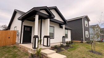 316 Constanza Trl in Bastrop, TX - Building Photo
