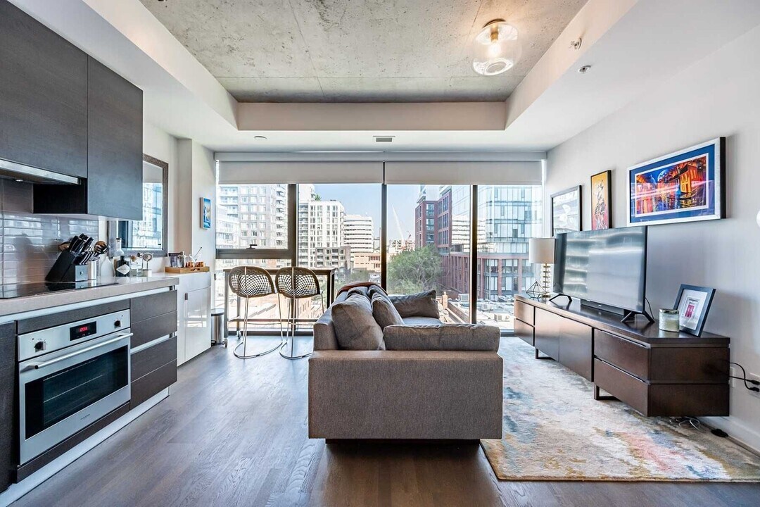 625-629 King St W in Toronto, ON - Building Photo