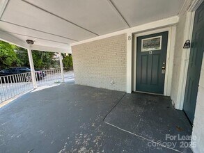 604 E Iredell Ave in Mooresville, NC - Foto de edificio - Building Photo