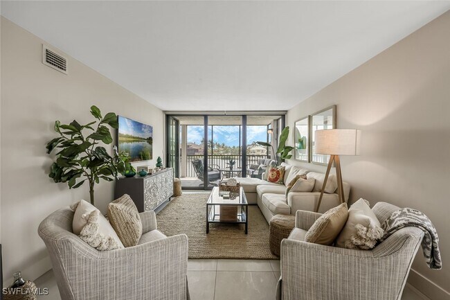 10562 Gulf Shore Dr in Naples, FL - Foto de edificio - Building Photo