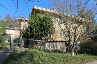 7610-7620 Mountain Blvd in Oakland, CA - Building Photo - Building Photo