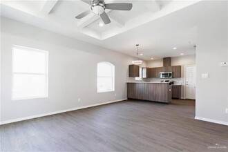 402 Newport Ave in Edinburg, TX - Building Photo - Interior Photo