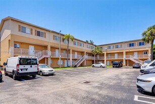 6225 SW Kendale Lakes Cir in Miami, FL - Building Photo