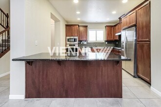 7933 Collins Isle Ln in Sacramento, CA - Building Photo - Building Photo