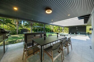 10618 NE 11th Ct in Miami Shores, FL - Building Photo - Building Photo