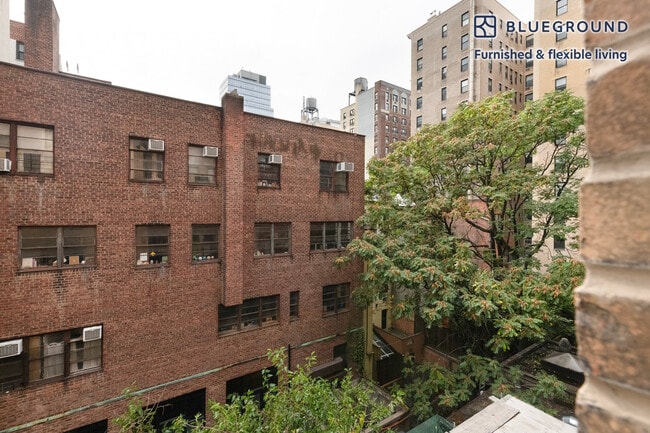 244 W 72nd St in New York, NY - Building Photo - Building Photo
