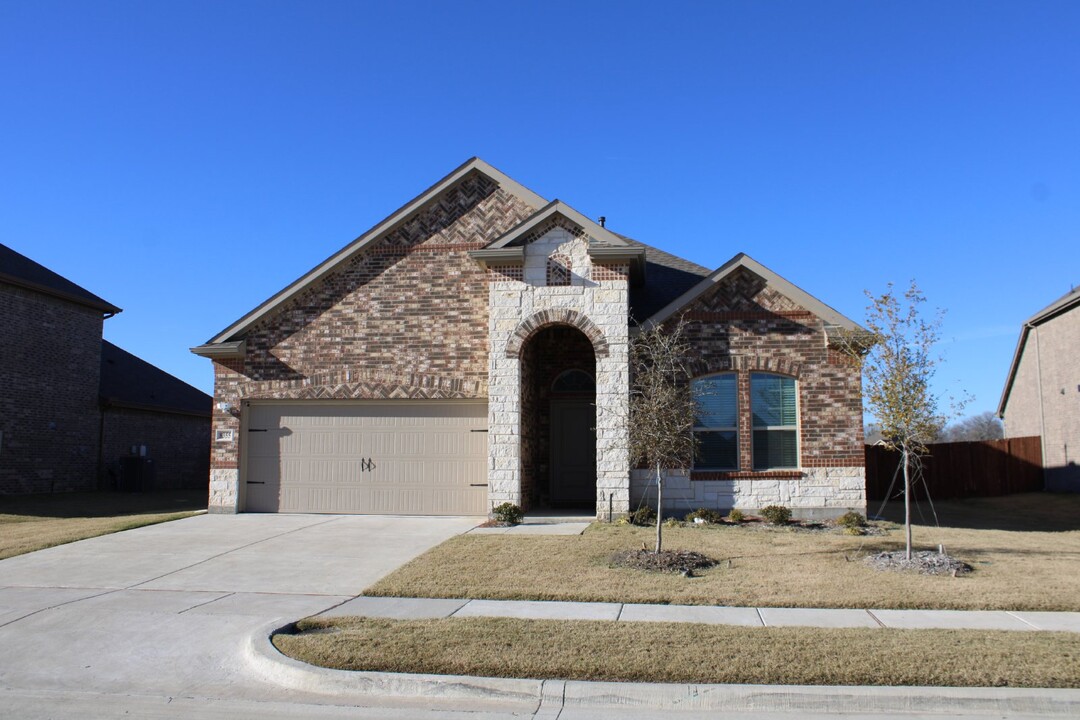 8355 Radiant St in Garland, TX - Foto de edificio