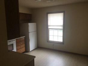 614 Cantebury Dr, Unit B in Warrensburg, MO - Building Photo - Building Photo