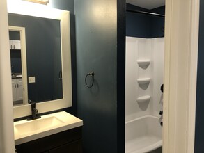 101 S Crystal St, Unit #4 in Lake Crystal, MN - Building Photo - Building Photo