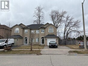 70 Loredana Ct in Richmond Hill, ON - Building Photo - Building Photo