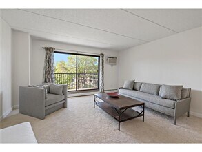 10411 Cedar Lk Rd S in Minnetonka, MN - Building Photo - Building Photo