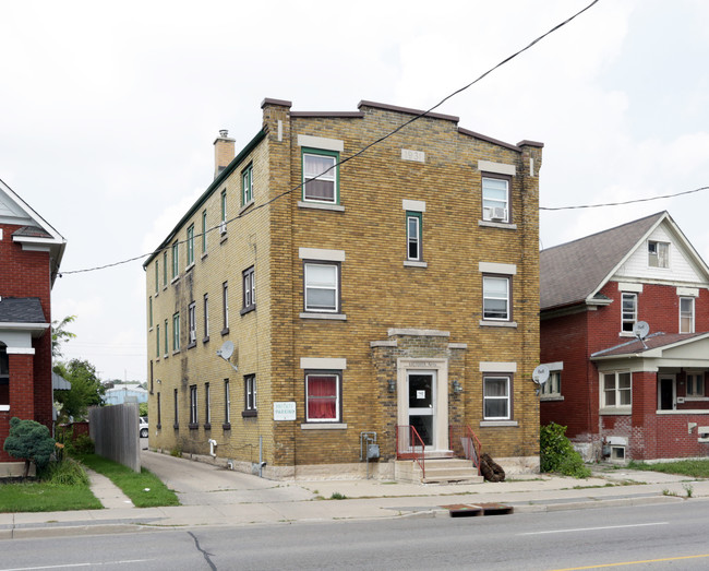 142 Victoria St S in Kitchener, ON - Building Photo - Primary Photo