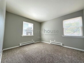 2642 E Ocean View Ave in Norfolk, VA - Building Photo - Building Photo