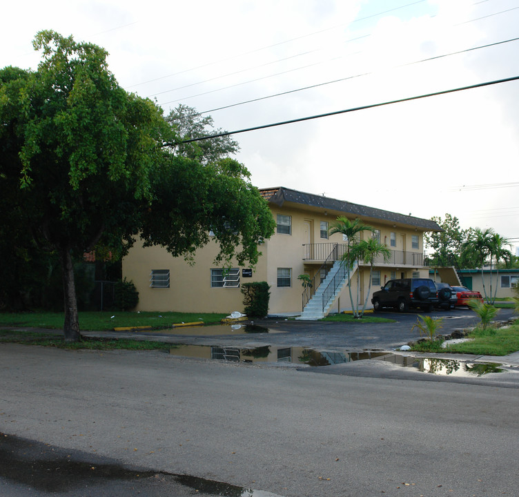 1020 NE 127th St in Miami, FL - Building Photo