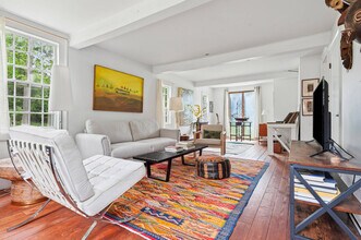 852 Springs Fireplace Rd in East Hampton, NY - Building Photo - Building Photo