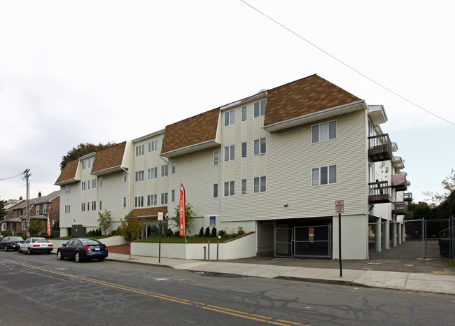 Dean Place Apartments in Bridgeport, CT - Building Photo - Building Photo