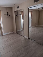 200 Brightwater Dr in Clearwater, FL - Building Photo - Building Photo