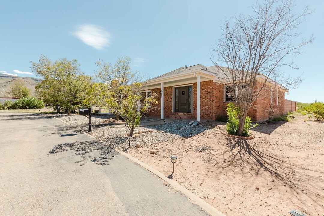 1940 Ocotillo Dr in Alamogordo, NM - Building Photo