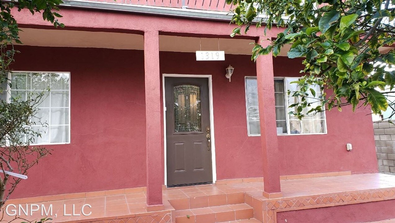 1319 E 59th Pl in Los Angeles, CA - Building Photo
