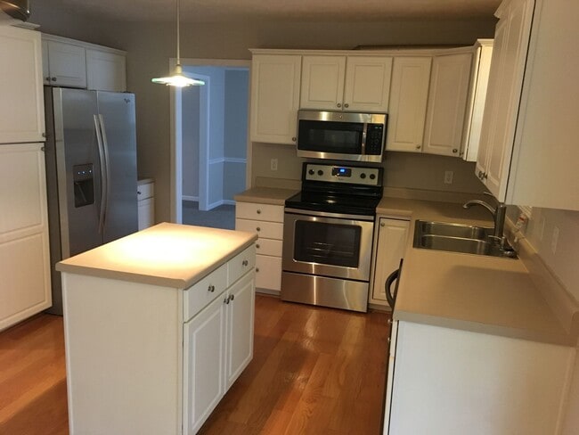 701 E Tomaras Ave in Savoy, IL - Building Photo - Building Photo