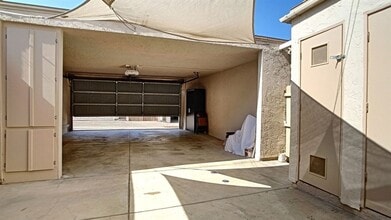 9469 Carlton Oaks Dr in Santee, CA - Building Photo - Building Photo