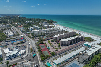 Siesta Breakers Condominiums in Sarasota, FL - Building Photo - Building Photo