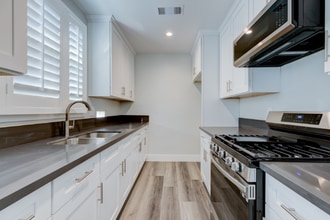 3310 W 15th St, Unit 3310 in Los Angeles, CA - Building Photo - Building Photo