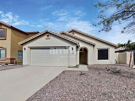 11210 W Rio Vista Ln in Avondale, AZ - Building Photo