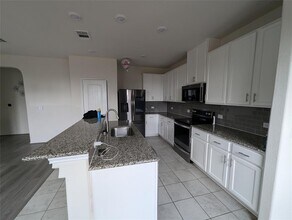 612 Ayinger Ln in Austin, TX - Building Photo - Building Photo