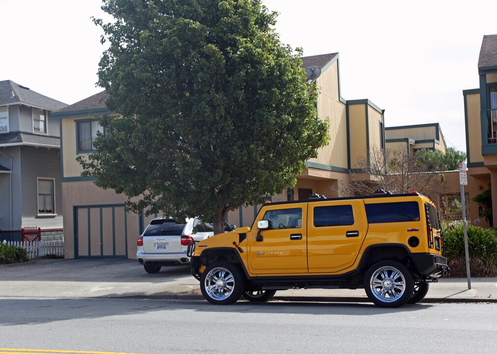 523 Grand Ave in South San Francisco, CA - Foto de edificio