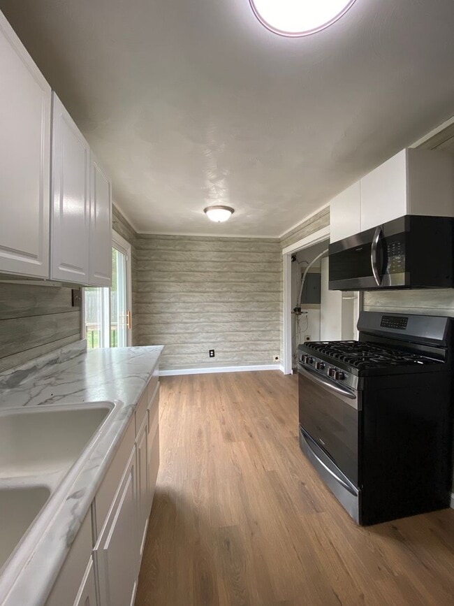 property at 3216 Garden Blvd