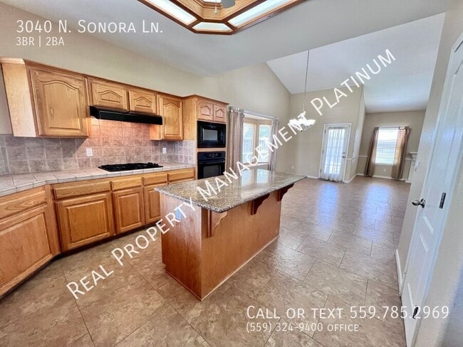 3040 N Sonora Ave in Fresno, CA - Building Photo - Building Photo
