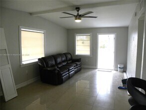 9860 SW 48th St in Miami, FL - Building Photo - Building Photo