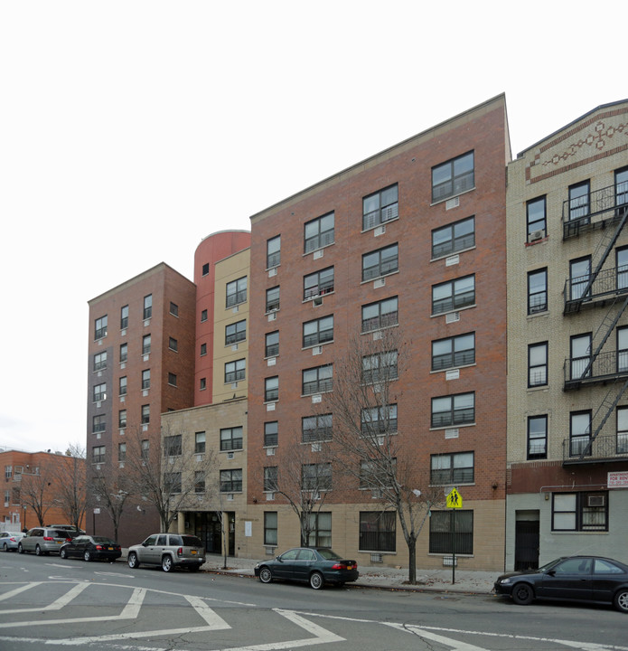 825 E 179th St in Bronx, NY - Building Photo