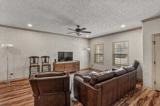 403 Holleman Dr in College Station, TX - Building Photo - Building Photo