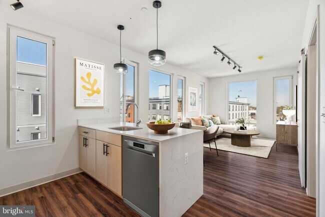 4240 Chestnut St in Philadelphia, PA - Building Photo - Building Photo