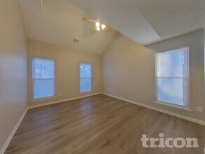 3223 Harris Mill Ln in Charlotte, NC - Foto de edificio - Building Photo