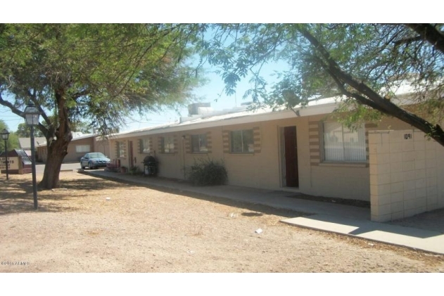 Holiday Apartments in Coolidge, AZ - Building Photo