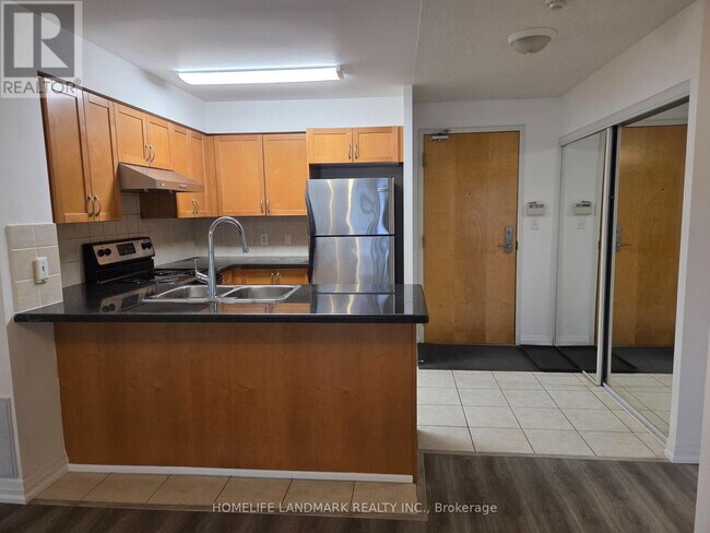 7363 Kennedy Rd in Markham, ON - Building Photo - Building Photo