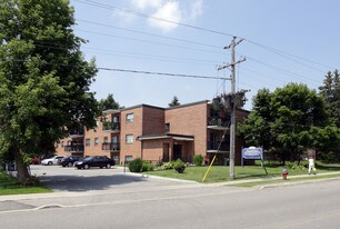 Churchill Court Apartments in Acton, ON - Building Photo
