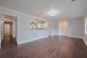 8045 Ridgeview Dr in Houston, TX - Building Photo - Building Photo