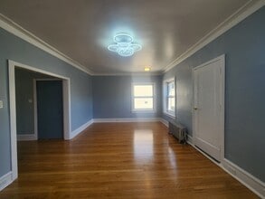 1058 W Columbia Ave, Unit 3rd Floor in Chicago, IL - Building Photo - Building Photo