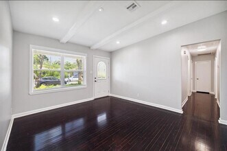 5209 De Milo Dr in Houston, TX - Building Photo - Building Photo