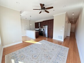 1002 W Van Buren St in Chicago, IL - Foto de edificio - Building Photo