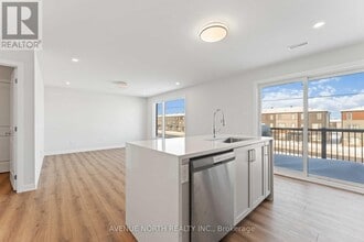 1213 Creekway Private in Ottawa, ON - Building Photo - Building Photo