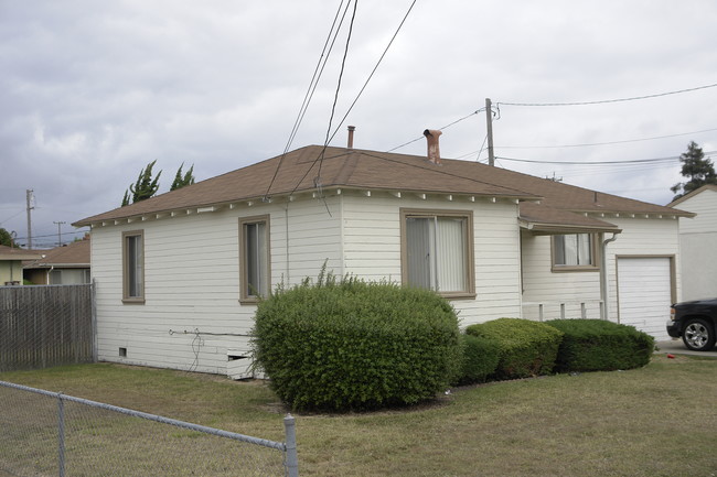 2229 W 136th Ave in San Leandro, CA - Building Photo - Building Photo