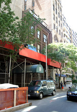 2 W 16th St in New York, NY - Building Photo - Building Photo