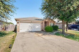 10045 Quail Glen Dr in Fort Worth, TX - Foto de edificio - Building Photo