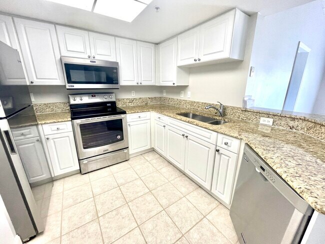 1700 Crestwood Ct S in Royal Palm Beach, FL - Building Photo - Building Photo